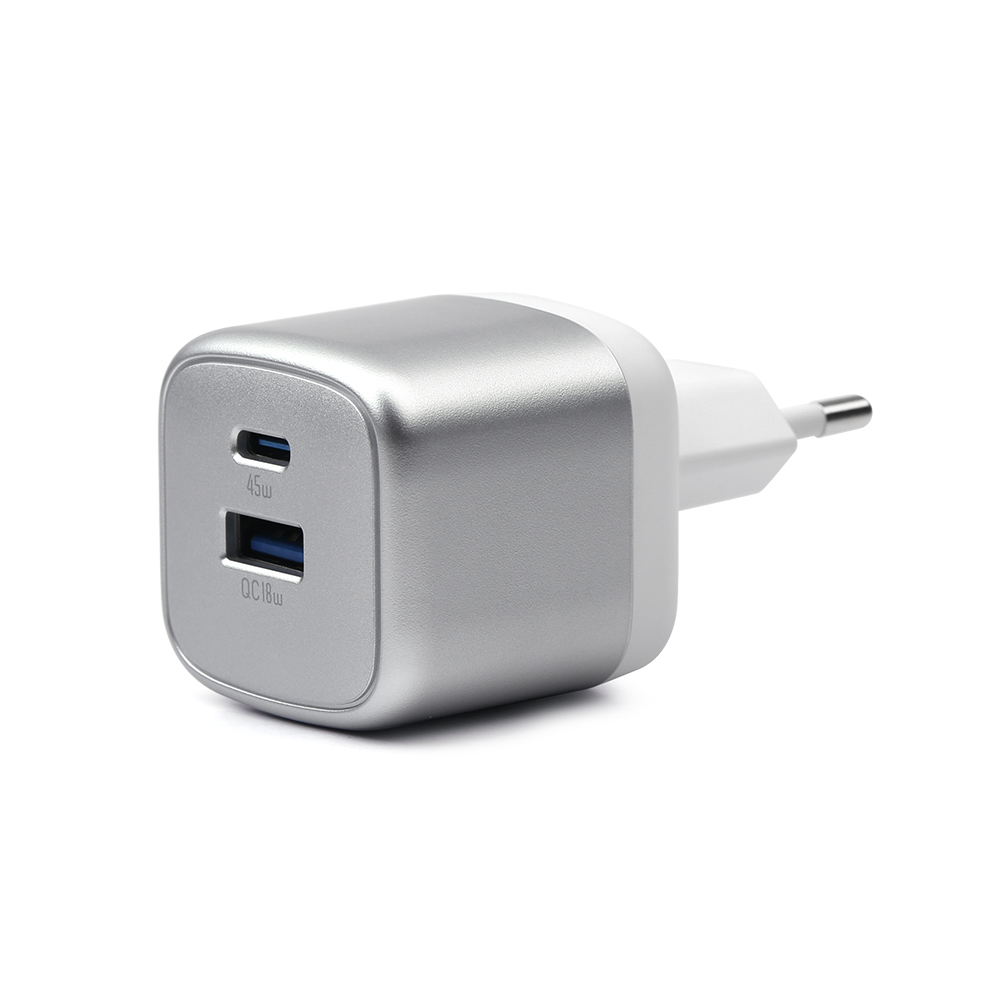 Dual-Port Fast Charging Adapter – USB-C PD + USB-A QC for Versatile Use